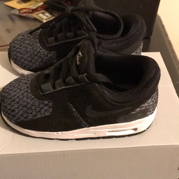 Black Nike’s Toddler - Picture 3 of 4